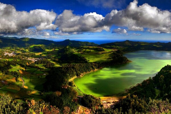 En las Azores en Portugal, un paisaje elegante