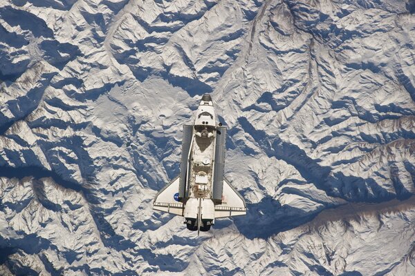 A space shuttle flying over the planet