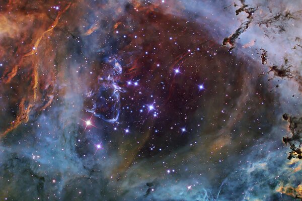 Cosmos, nébuleuse et étoiles de différentes couleurs