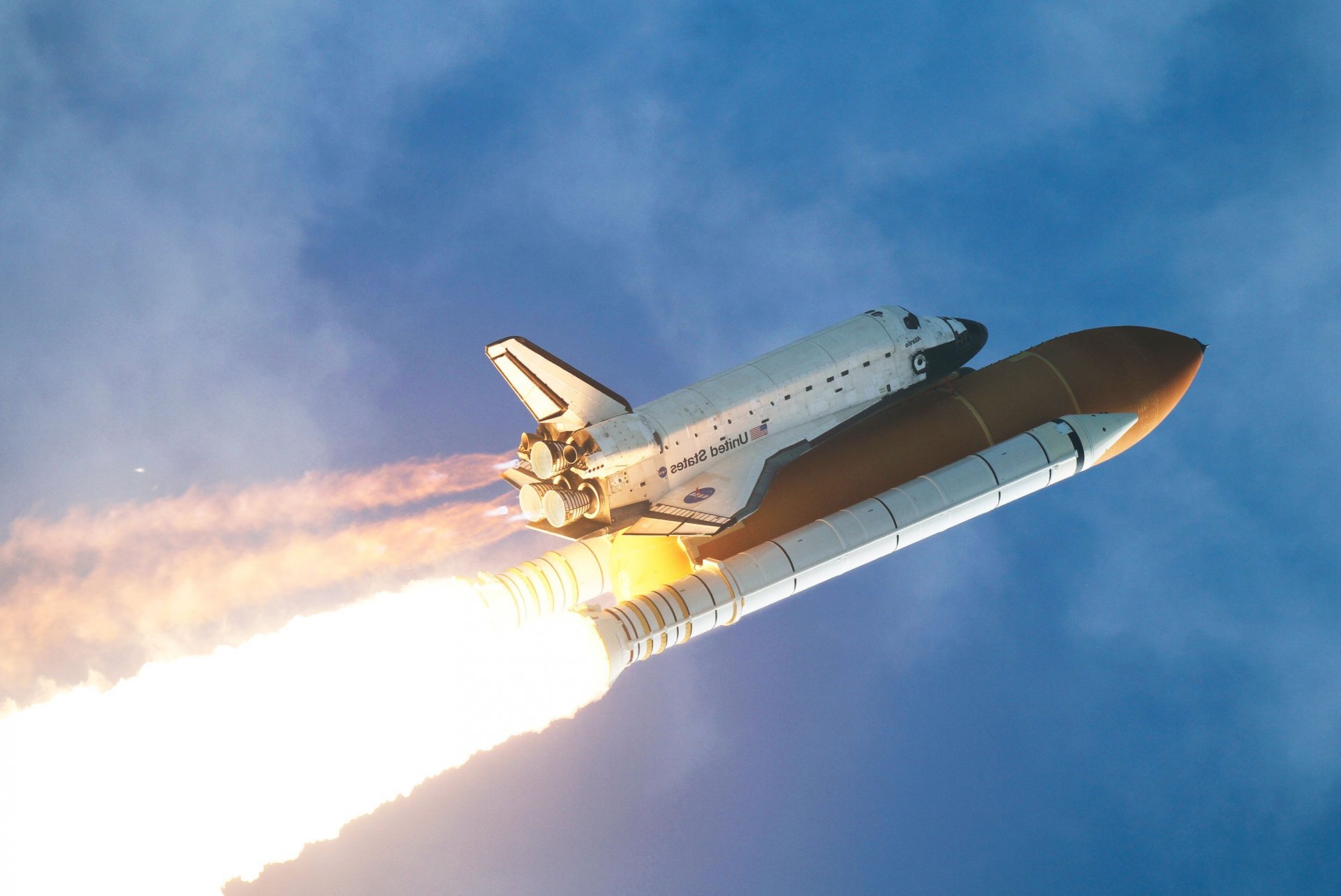 atlantis shuttle launch sky