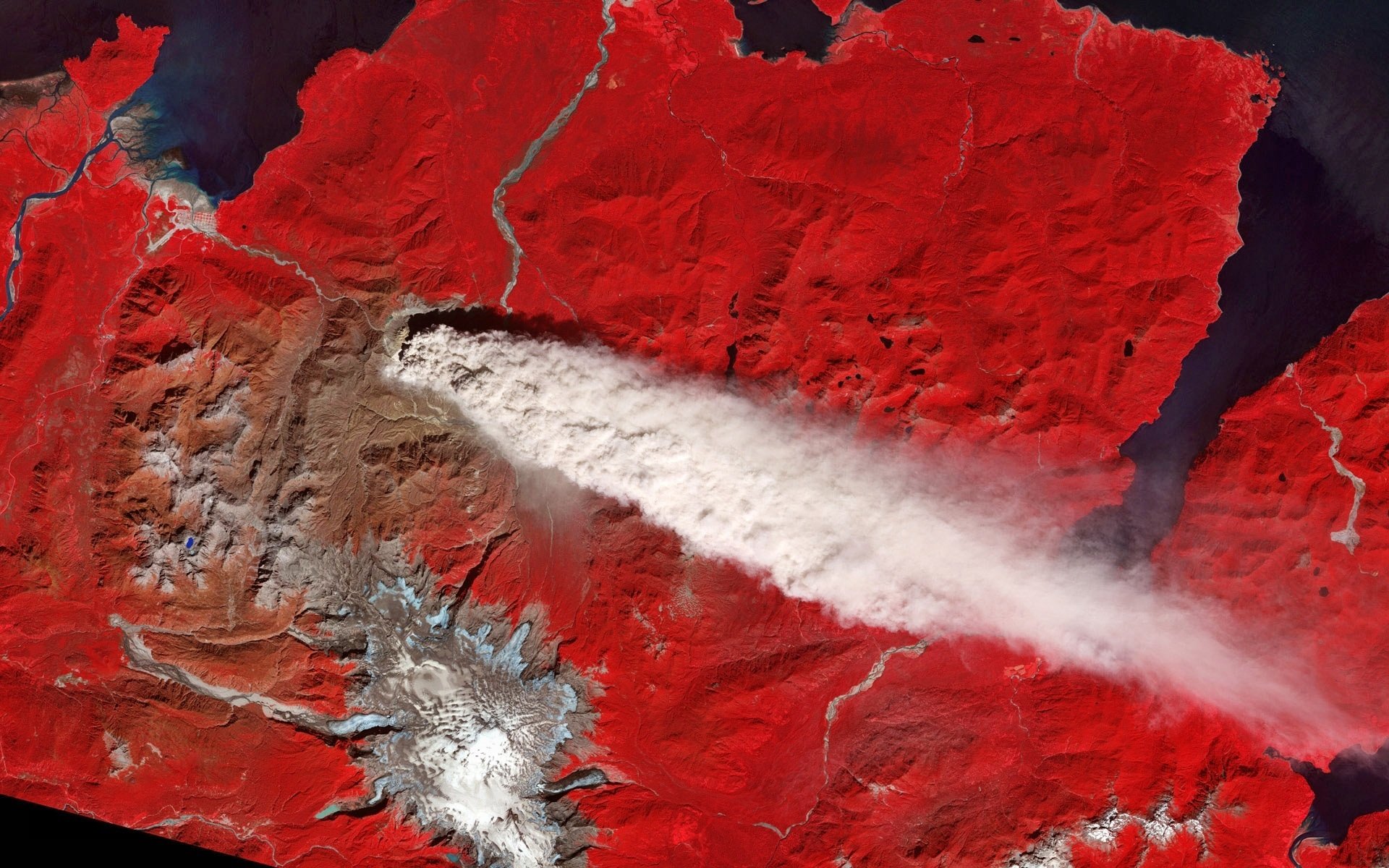 tierra altitud erupción volcán humo