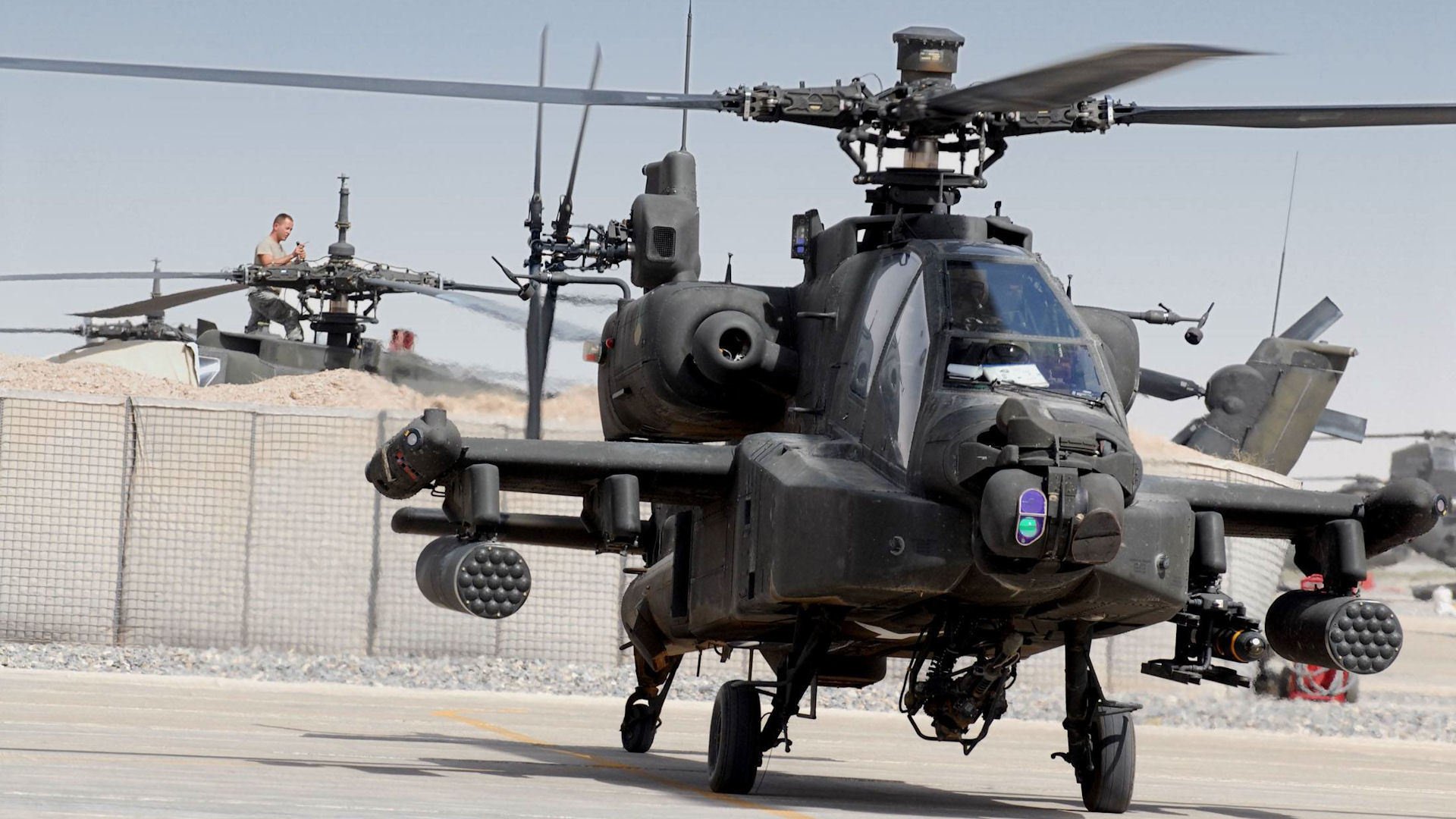 kampfhubschrauber mcdonnell douglas ah-64 apache parken raketen