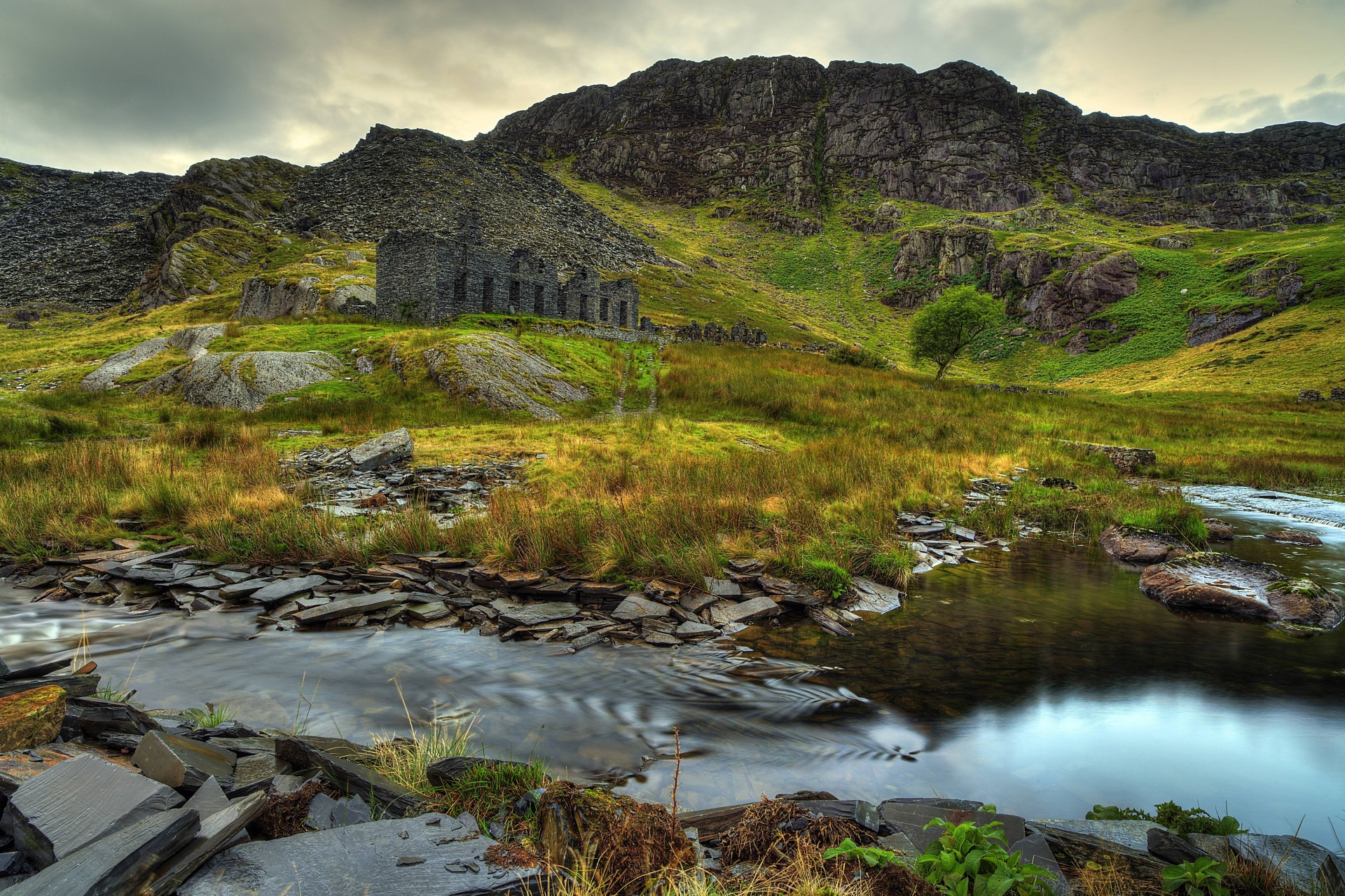 krajobraz rzeka ruiny wielka brytania góry snowdonia skały