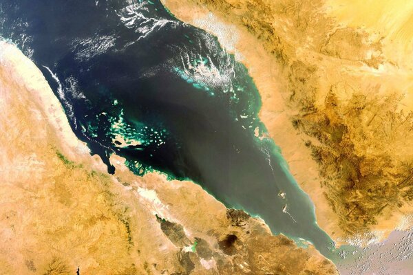 Снимок из космоса красного моря