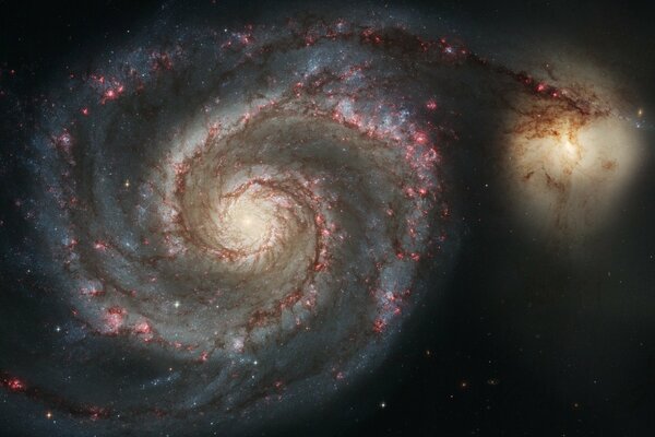 Большая и маленькая галактики в космосе