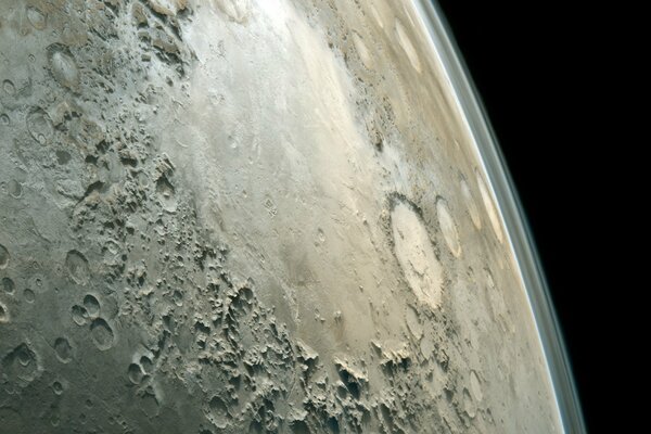 Вид из космоса на кратеры планеты