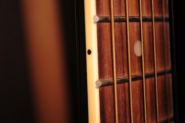 Diapasón de la guitarra clásica de cerca