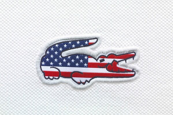Rayure de crocodile de lacoste avec la coloration de drapeau américain