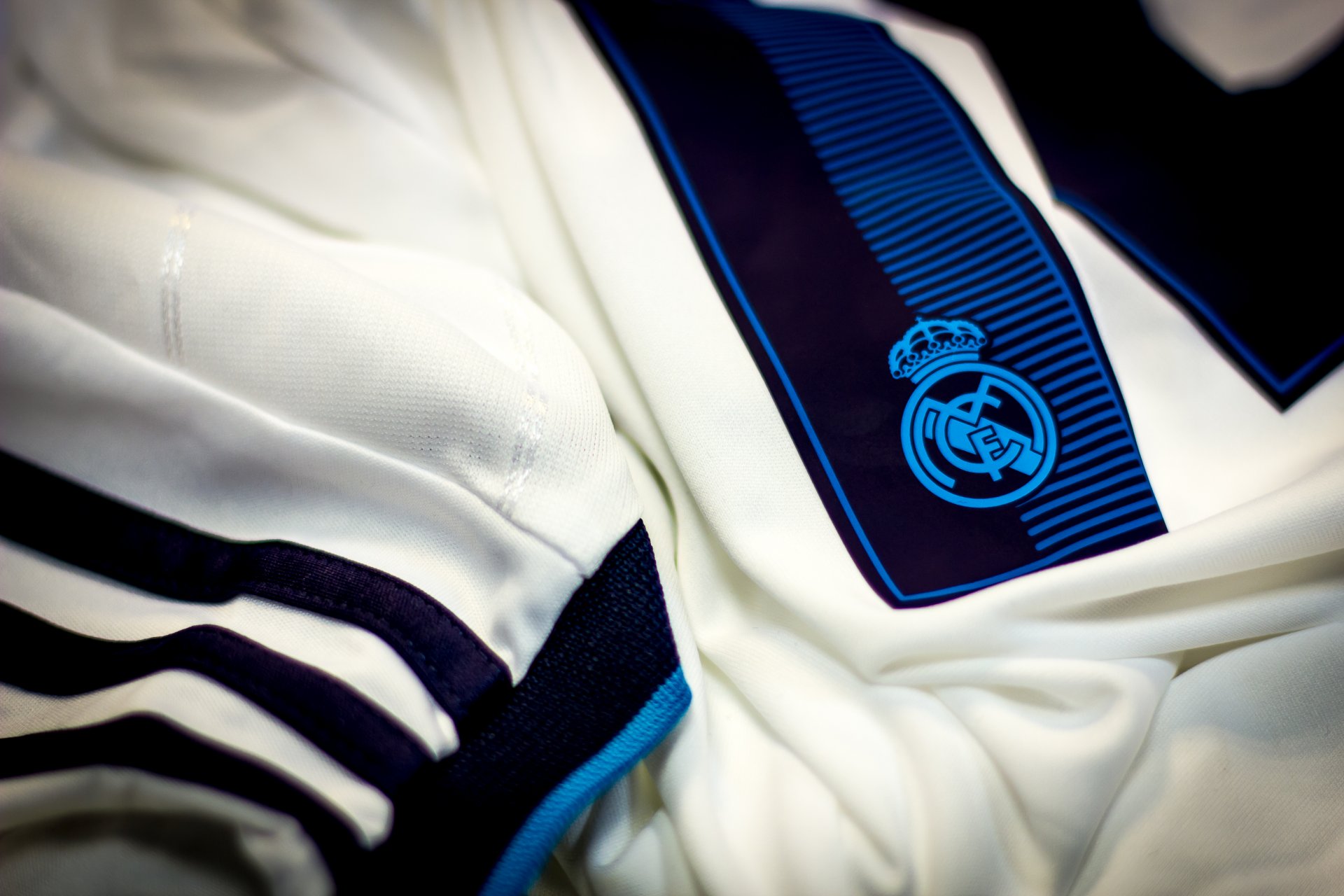 conjunto real madrid fútbol adidas fuente 2013 uniforme