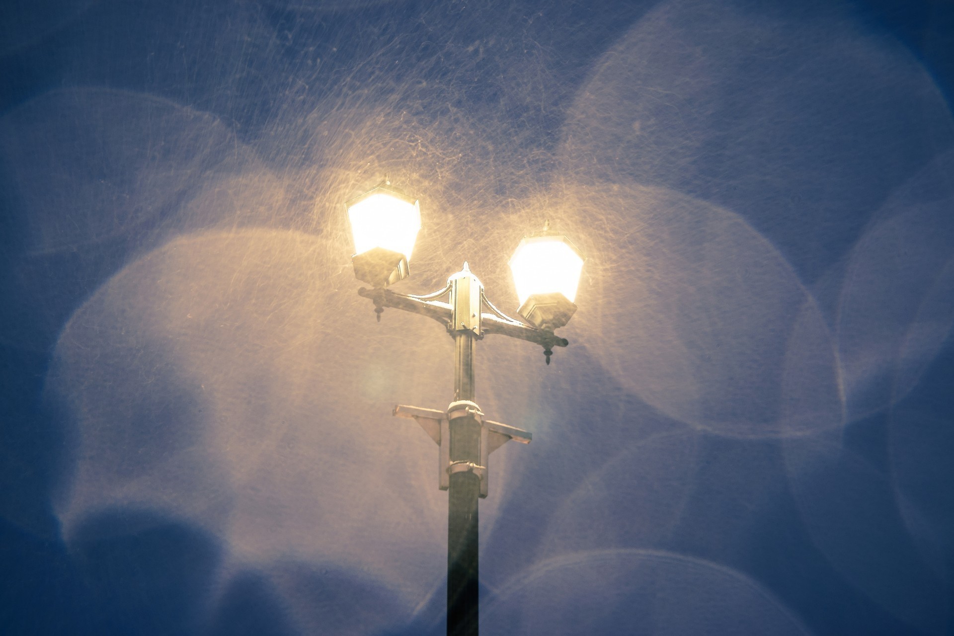 noche linterna nieve semáforo seúl cielo