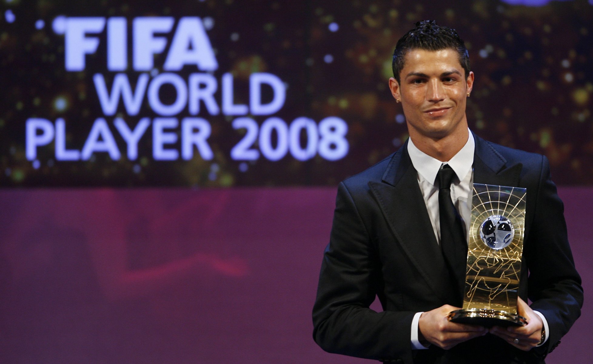 cristiano ronaldo ronaldo cristiano ronaldo ronaldo nagrody mistrzostwa świata 2008 fifa najlepszy piłkarz świata 2008 piłkarz gwiazda gwiazda piłka nożna