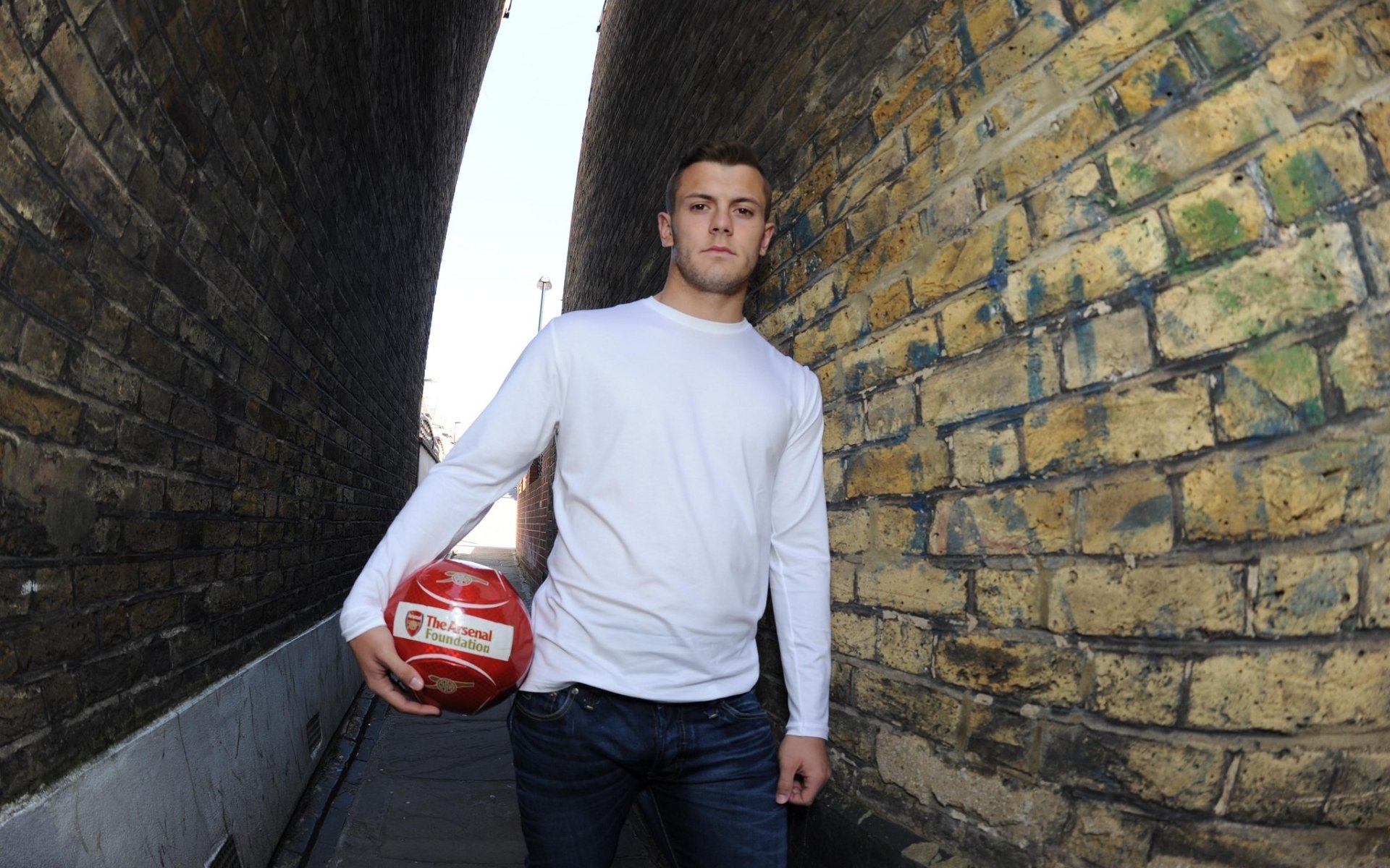 arsenal fußballverein gunners jack wilshire mittelfeldspieler ball wände hintergrund