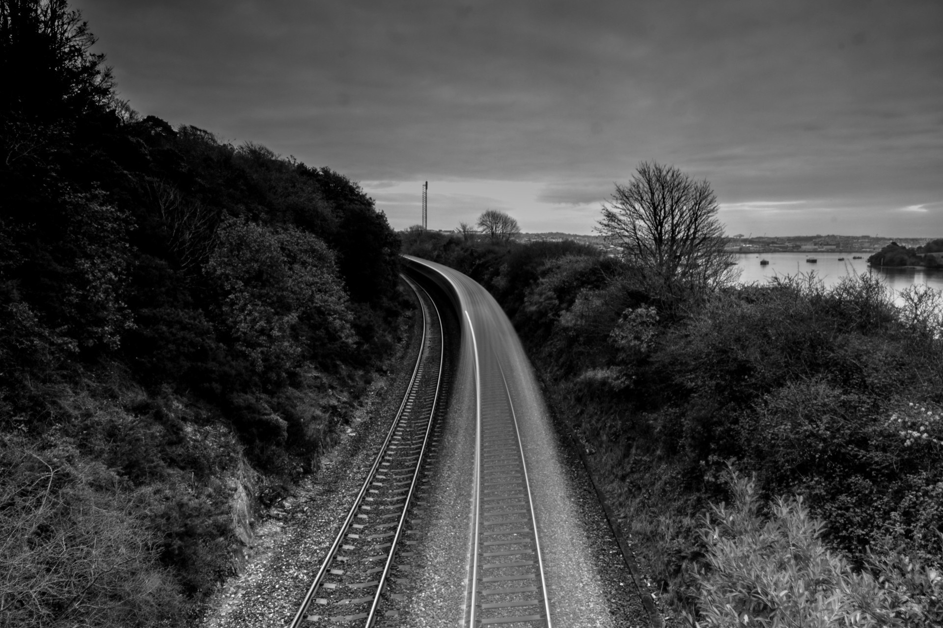 train monochrome rail noir et blanc