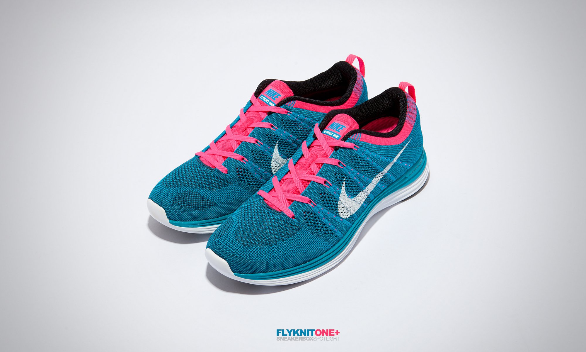 nike flyknit one+ lunaire baskets paire rose blu