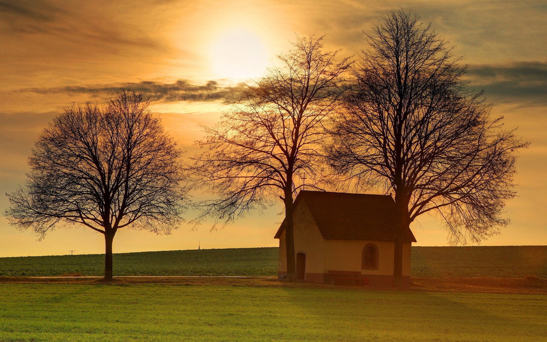 haus bäume feld sonnenuntergang