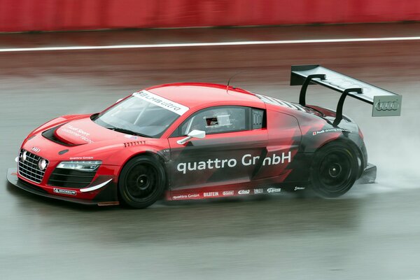 Audi R8 Ims ultra rojo en carreras deportivas