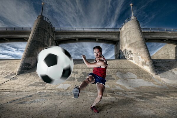 Sportler mit Ball auf Brückenhintergrund