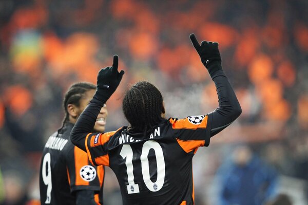 Foto dei giocatori di calcio del Club Shakhtar. Luis Andriano e Willian