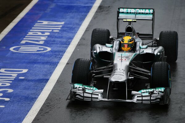 Lewis Hamilton nimmt an der Formel 1 teil