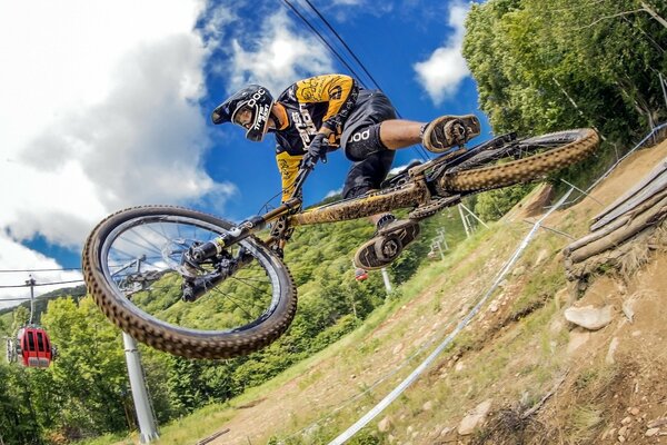 Cycliste participe à la course