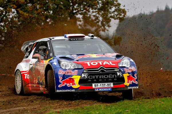 Voiture créative Citroën au rallye