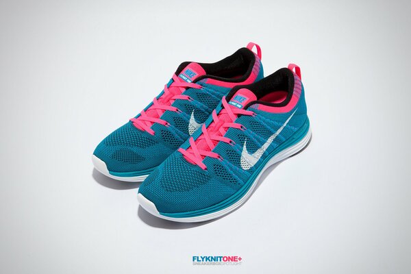 Sneakers nike blu con lacci rosa