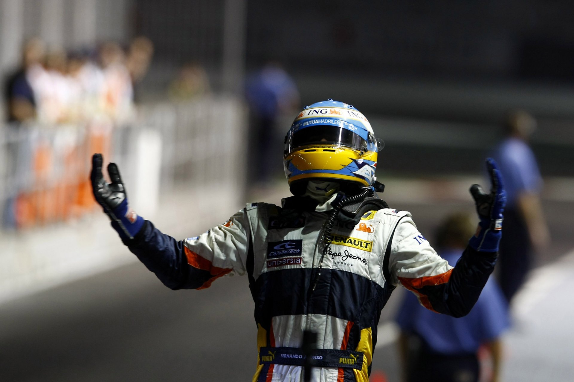 fernando alonso formula 1 ing renault f1 team singapore 2008