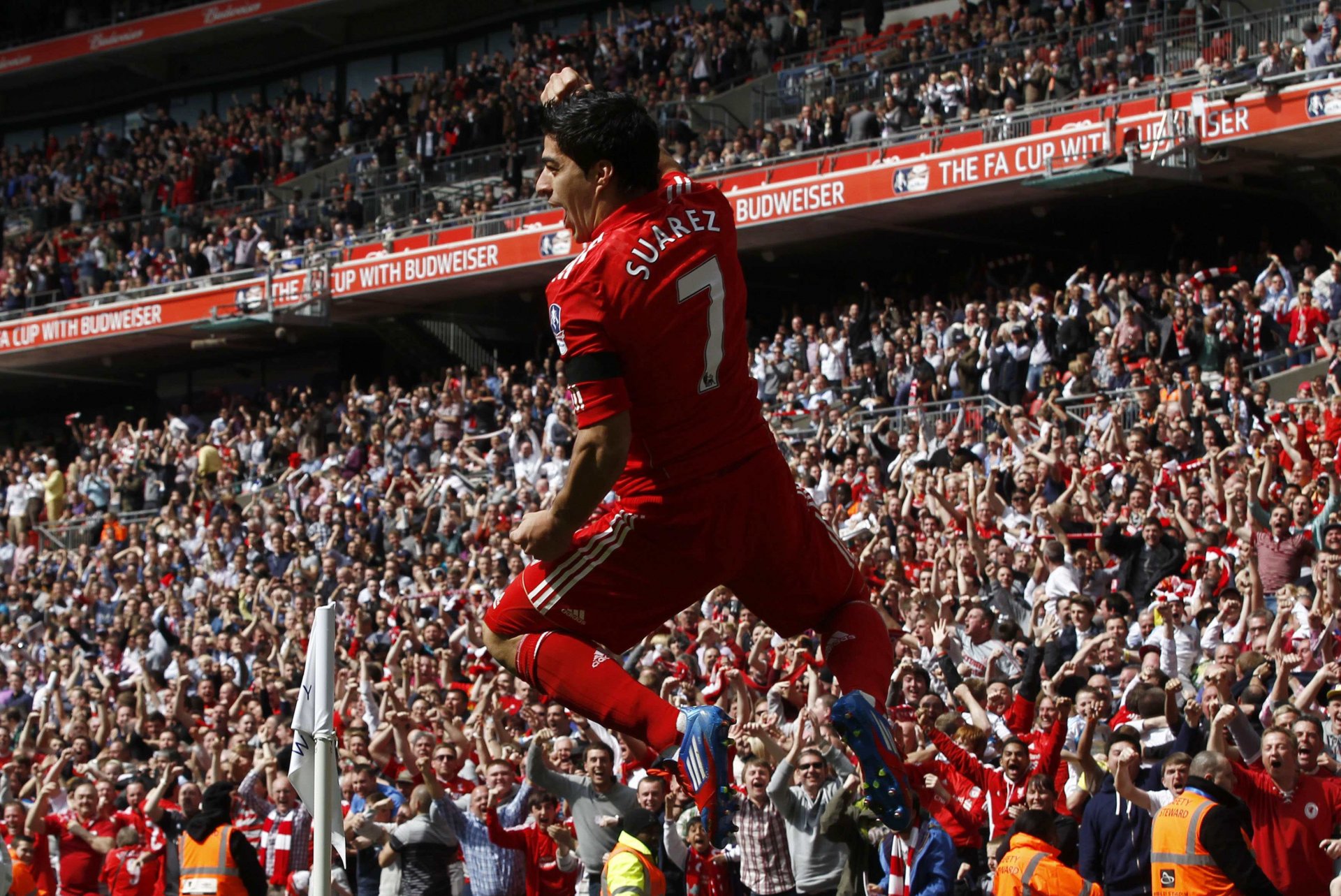 liverpool calcio suarez 2012 tifosi inghilterra suarez gol vittoria