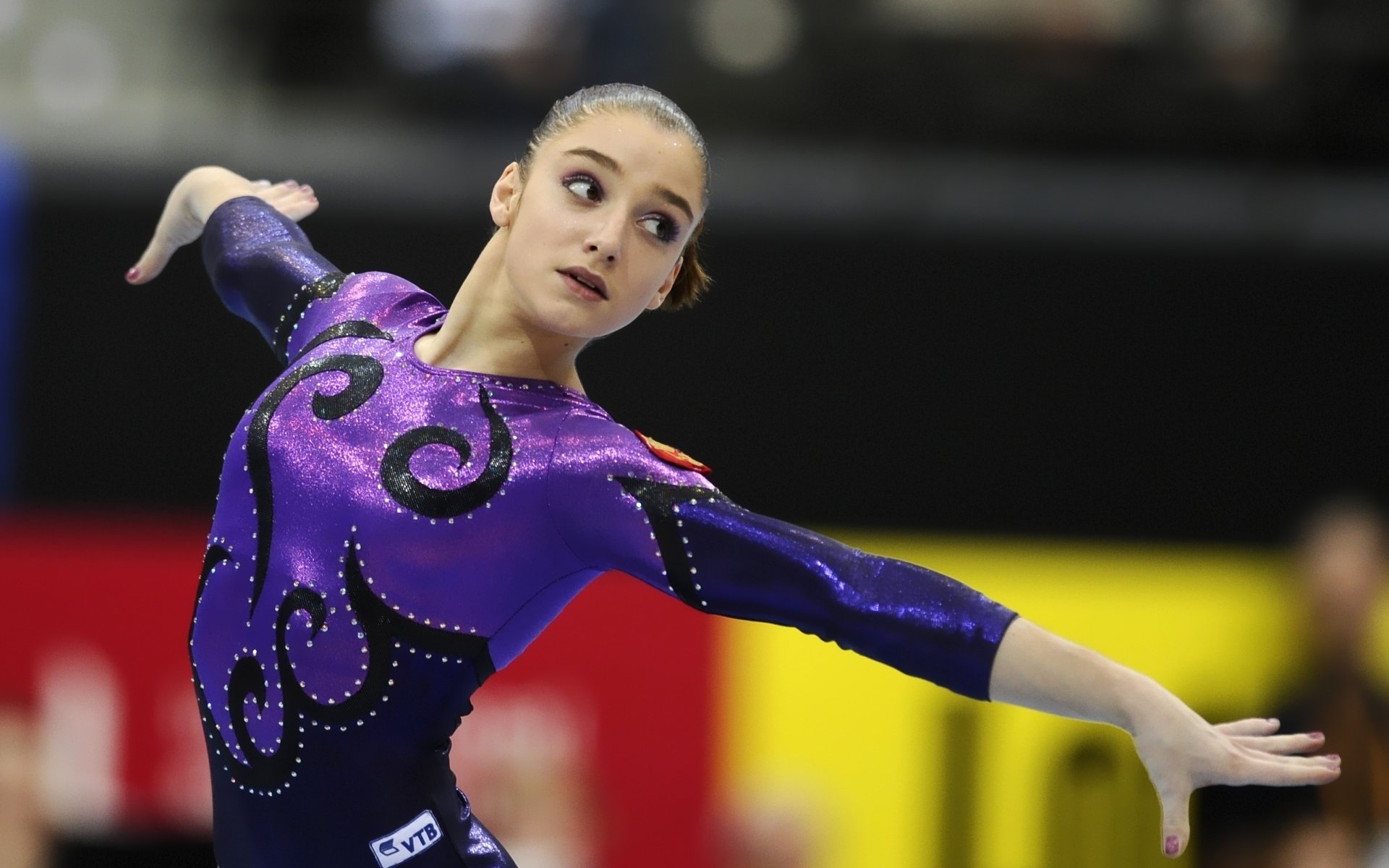 alia mustafina ragazza bellezza atleta ginnasta campione del mondo campione olimpico viso vista figura campione del mondo campione olimpico sfondo