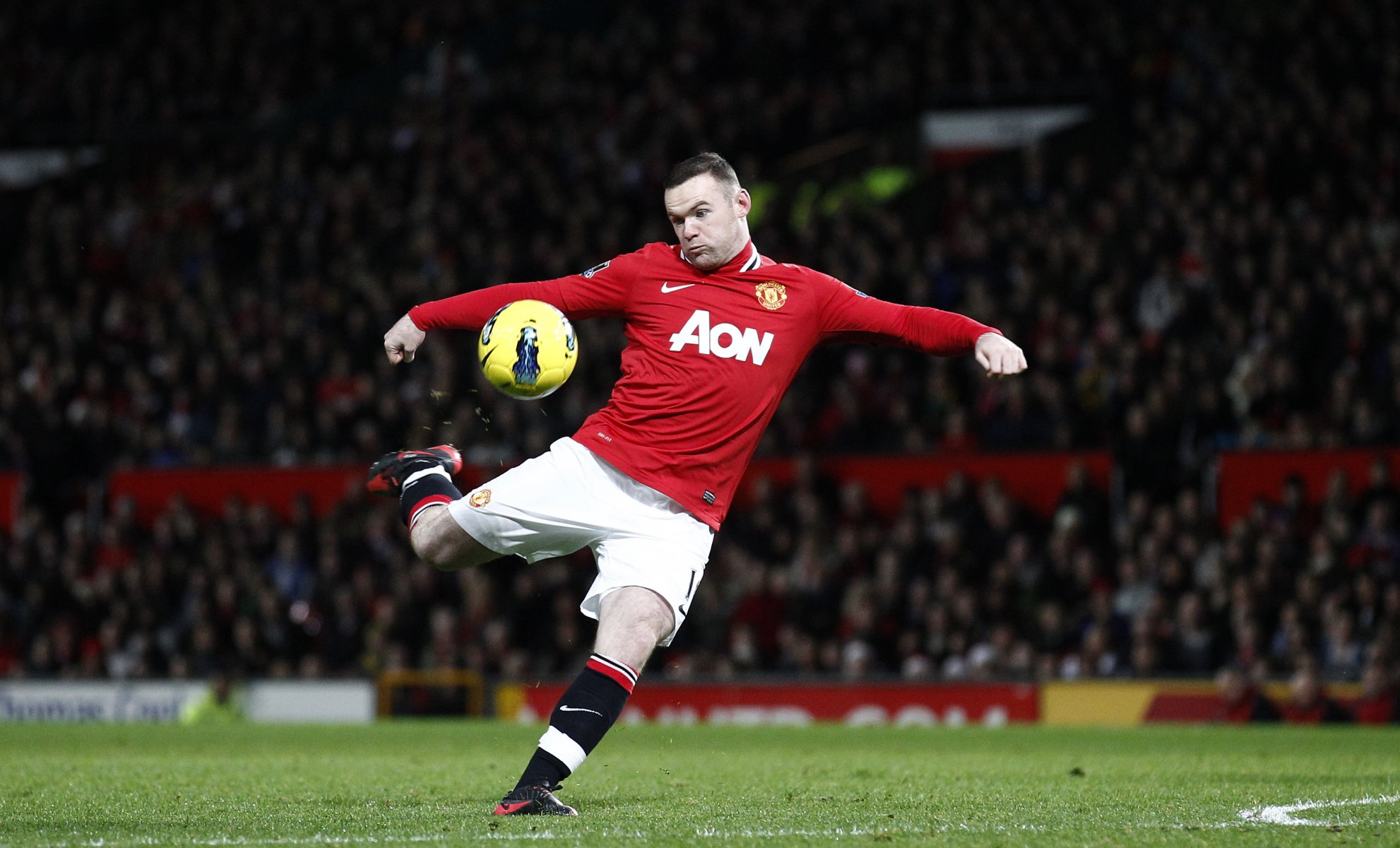 piłka rooney manchester united wayne rooney piłka nożna wayne boisko uderzenie mu manchester united murawa