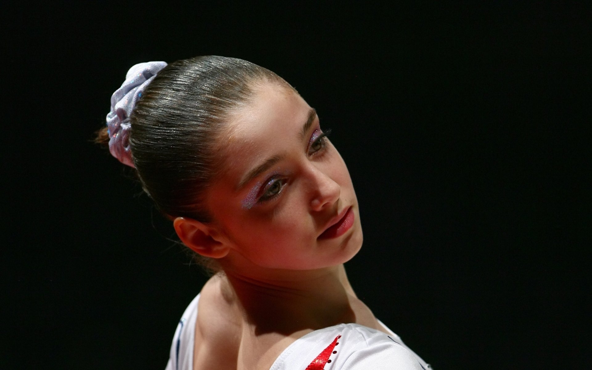 aaliyah mustafina chica belleza atleta gimnasta campeona del mundo campeona olímpica cara campeona del mundo campeona olímpica juegos olímpicos de verano 2012 londres 2012 londres 2012 fondo