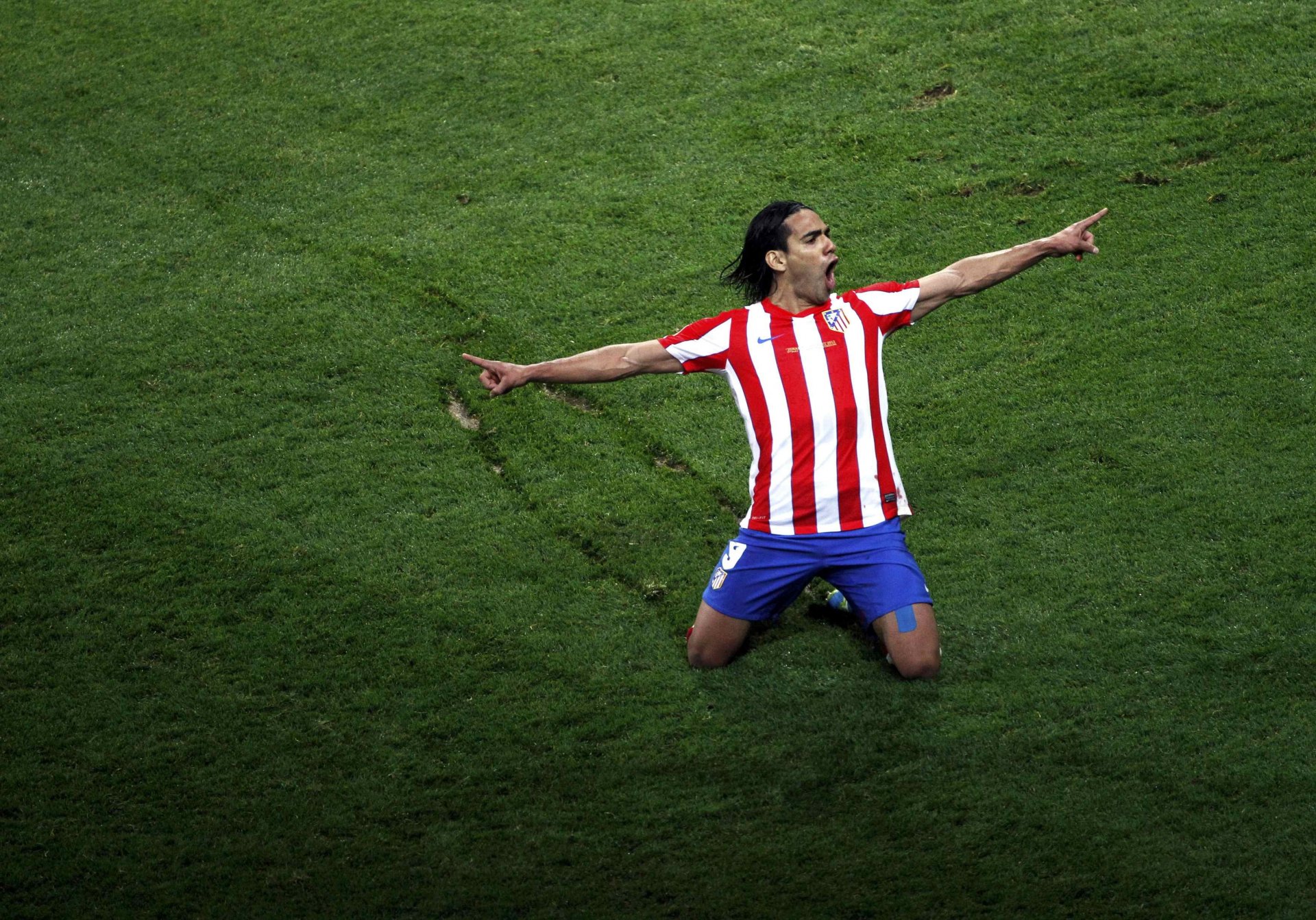 radamel falcao atletico madrid europa league fußball kolumbianischer falcao falcao superfußballtapete von onkel washi