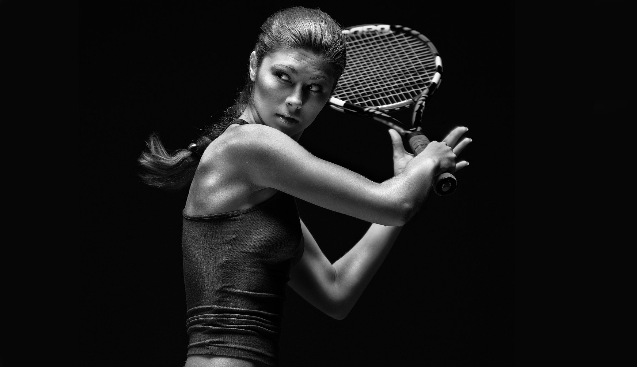 camiseta raqueta blanco y negro vista trenza chica tenis