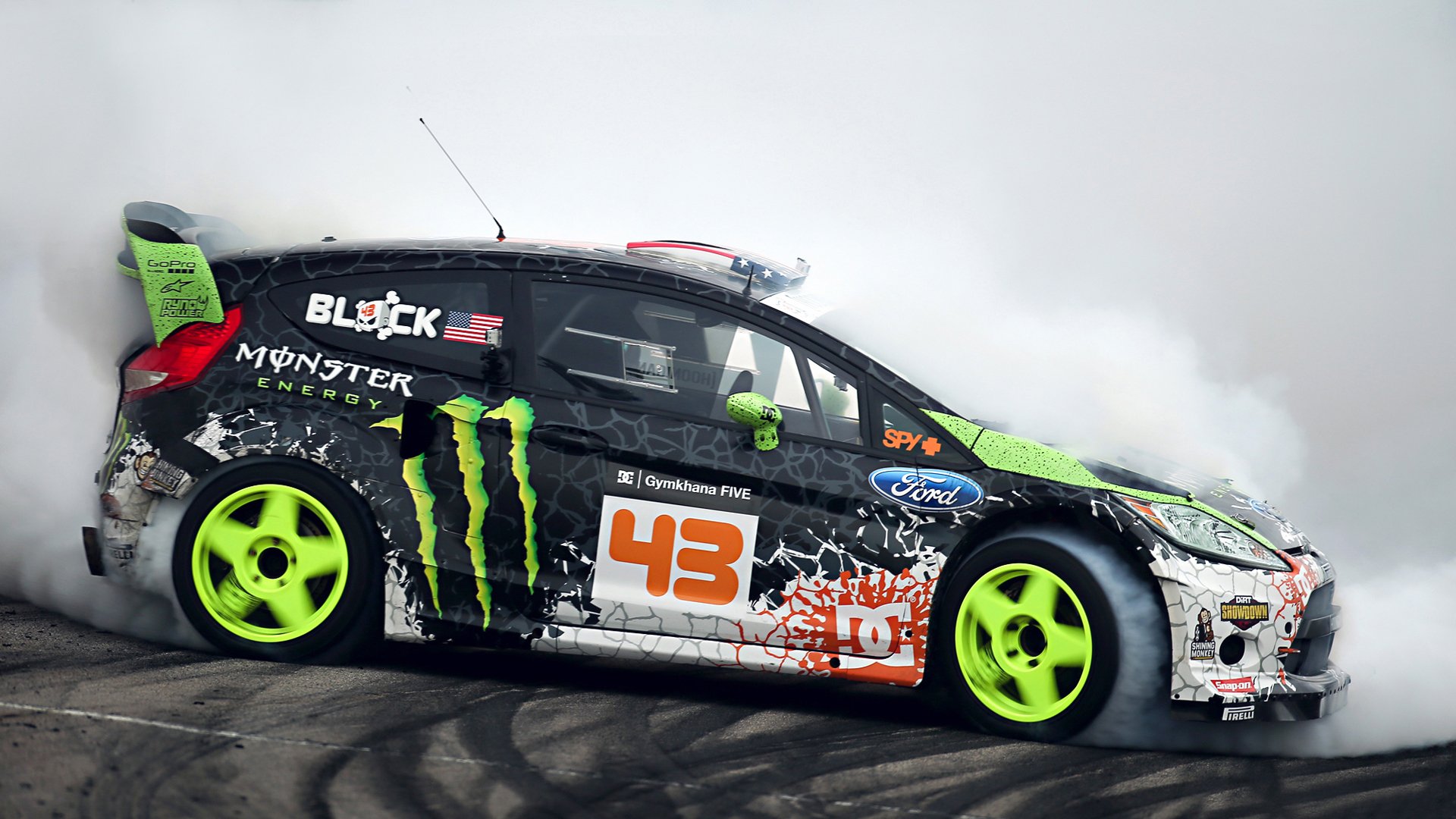 ford fiesta dérive tuning voiture de sport ken block monster energy gymkhana fumée