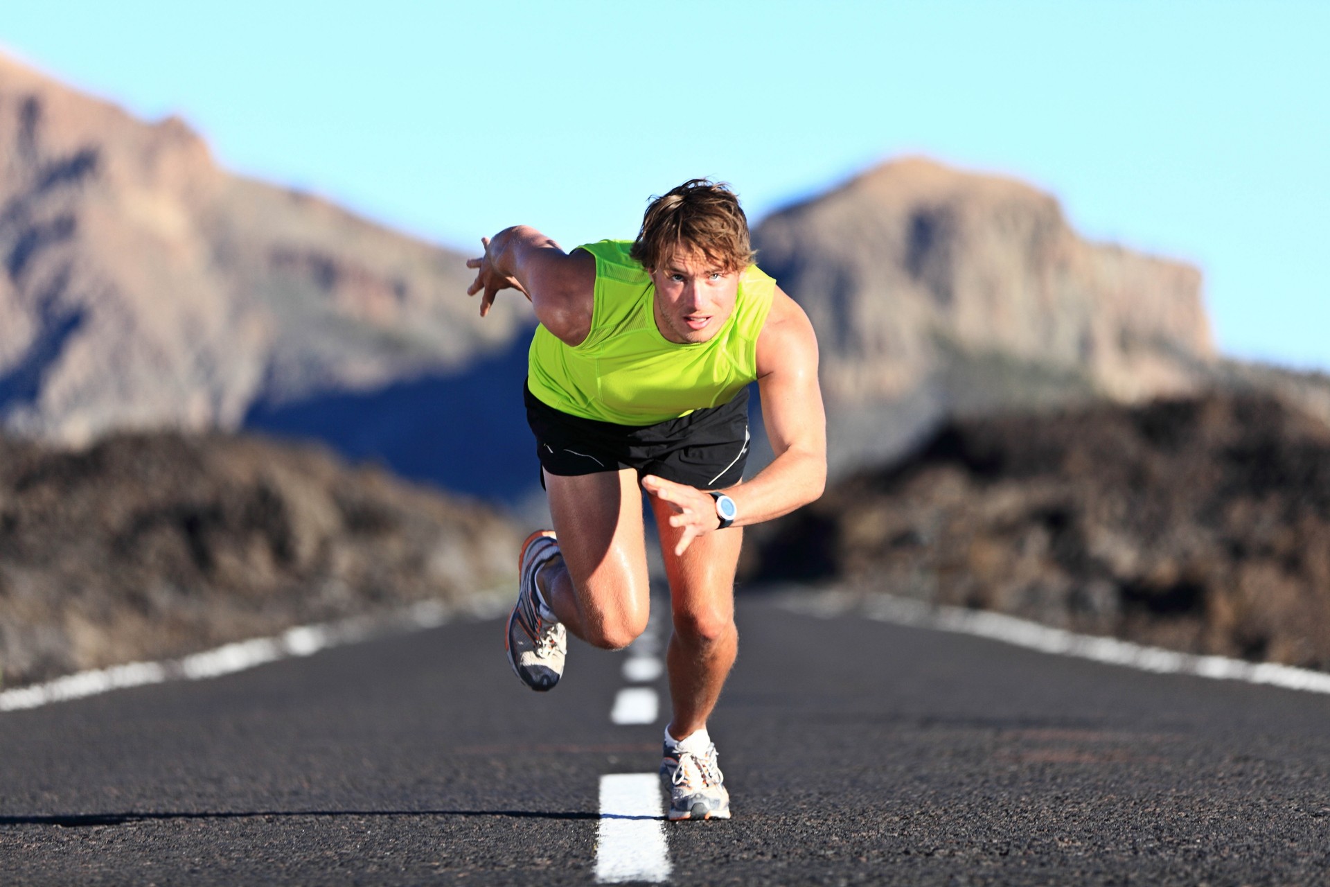 homme course athlète début