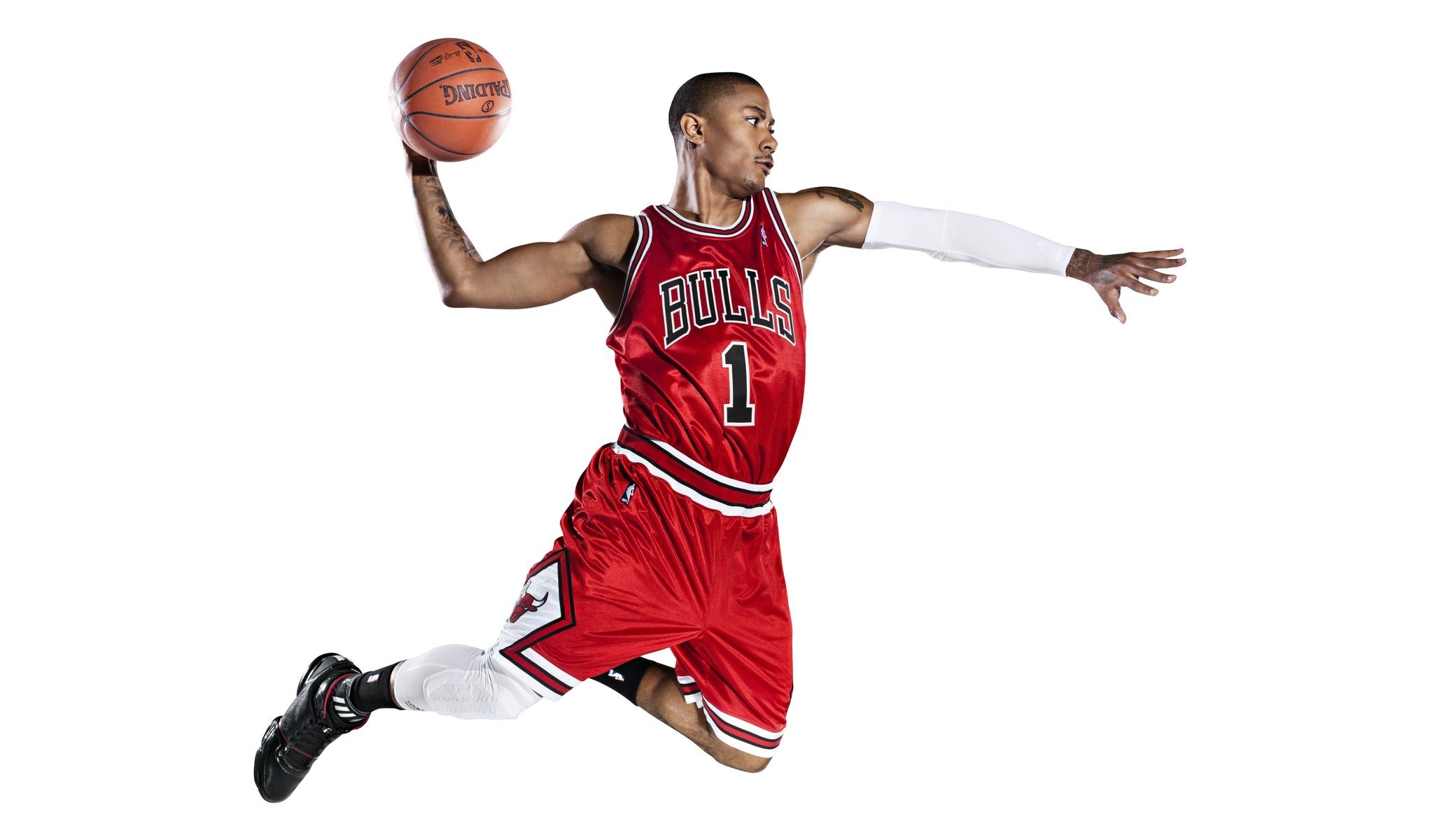 derrick rose nba chicago bulls basket-ball slam dunk planant forme blanc fond balle premier adidas tatouage taureaux