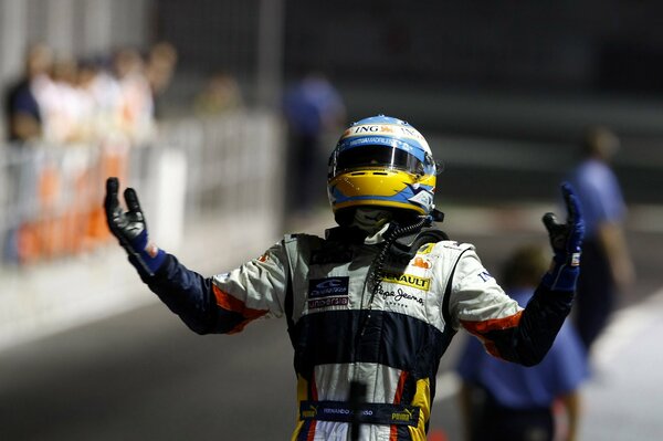 Formule un, Fernando Alonso avec les bras levés