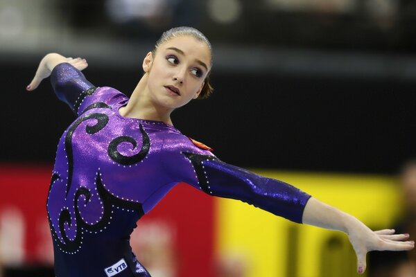 Alia Mustafina fille beauté athlète gymnaste champion du monde champion olympique visage regard figure champion du monde champion olympique fond