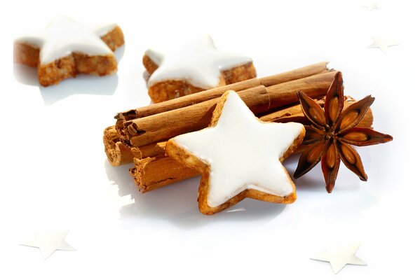 Galletas de canela de Navidad en el fondo