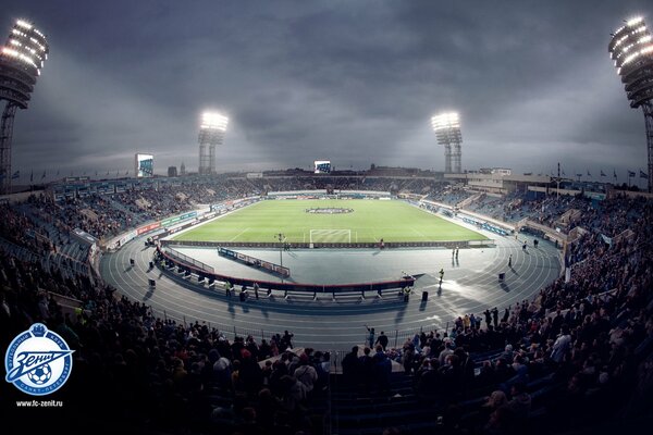 Stade à Saint-Pétersbourg vue depuis les tribunes