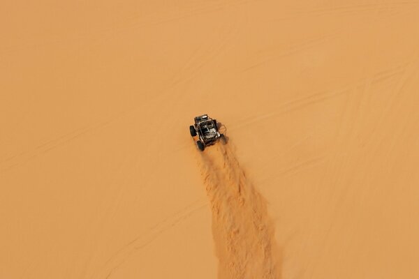 Nel deserto in auto a cavallo