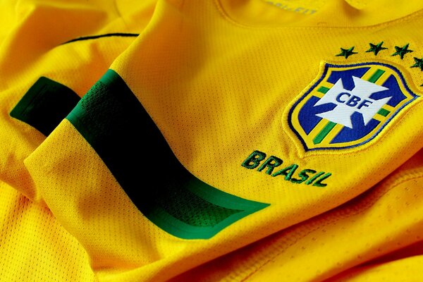 Gelbes T-Shirt des brasilianischen Fußballspielers