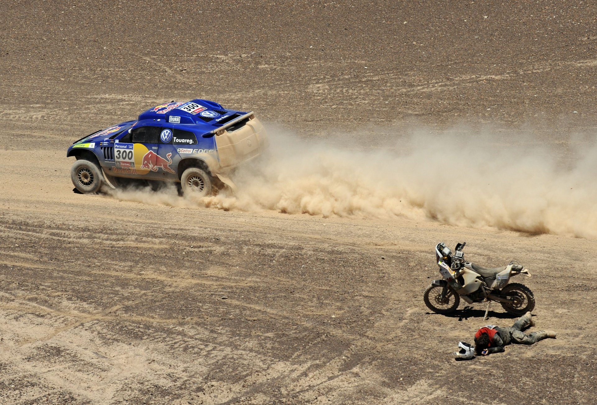 dakar sport wyścig volkswagen motocyklista motocykl pustynia volkswagen auto vw zdjęcia samochody samochody tapety