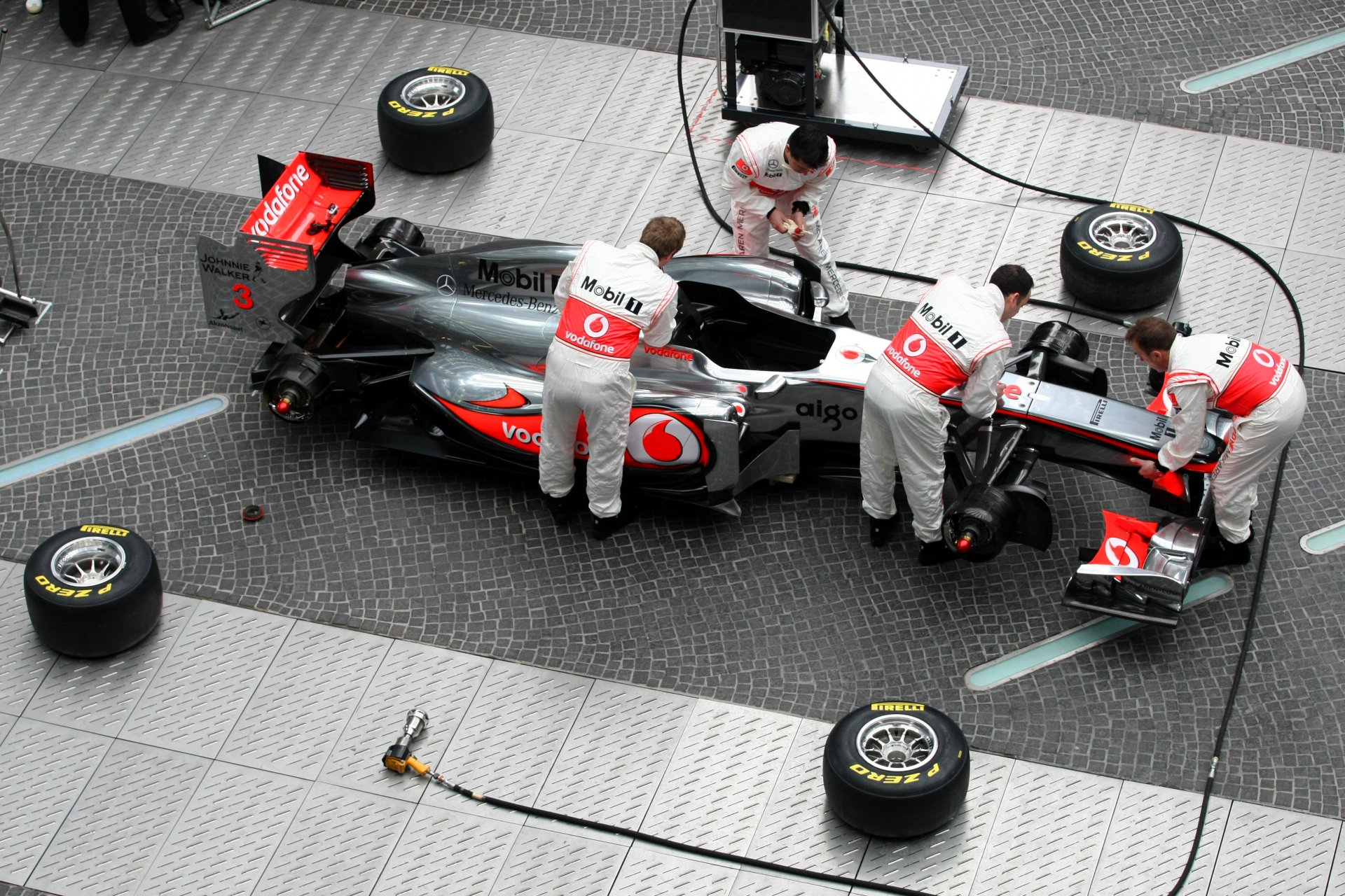 desmontaje coche mecánica fórmula 1 fórmula mclaren