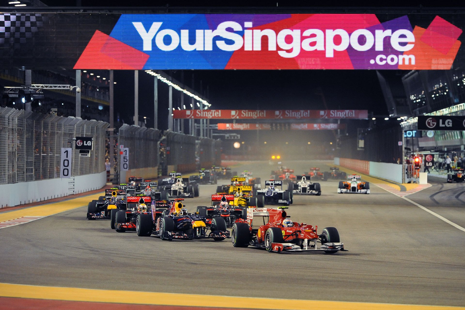 foto pista gara inizio auto da corsa ferrari toro rosso vodafone mclaren mercedes mercedes gp petronas formula uno team renault williams force india notte luci formula 1 f1 formula 1 gran premio di singapore 2010 marina bay circuiti di marina bay street