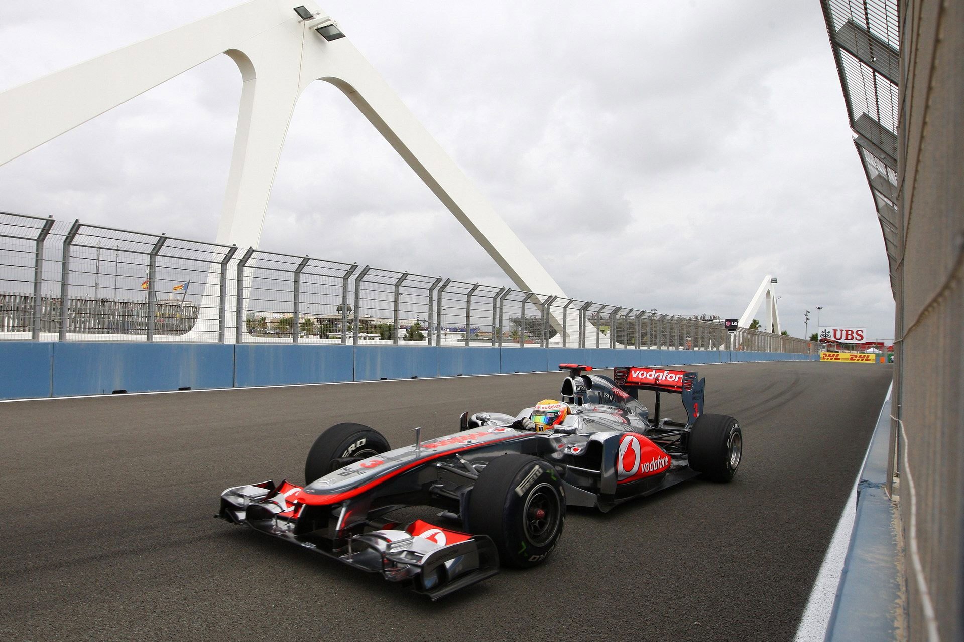 formel formel eins europäischer gp valencia 2011 mclaren mp4-26 lewis hamilton formel 1 mclaren lewis hamilton rennfahrer pilot brücke strecke spanien