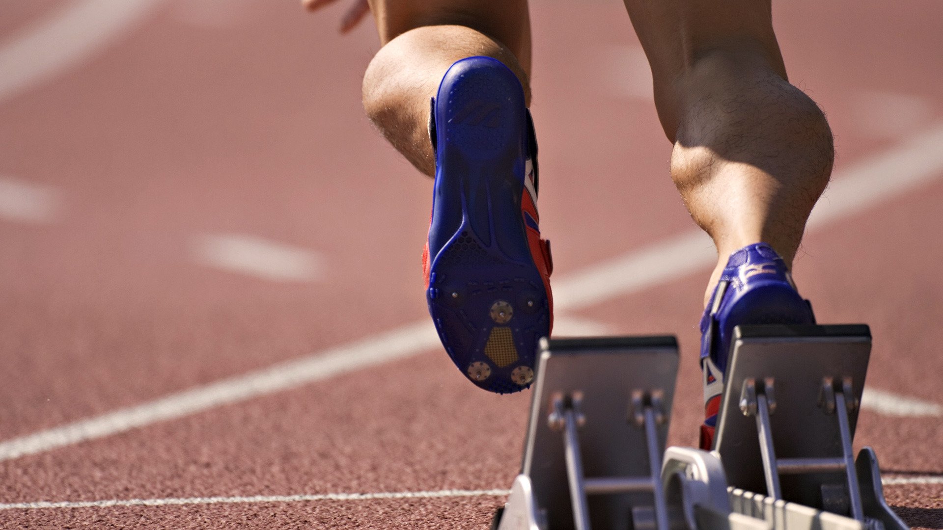 running feet muscles shoes stadium track lock