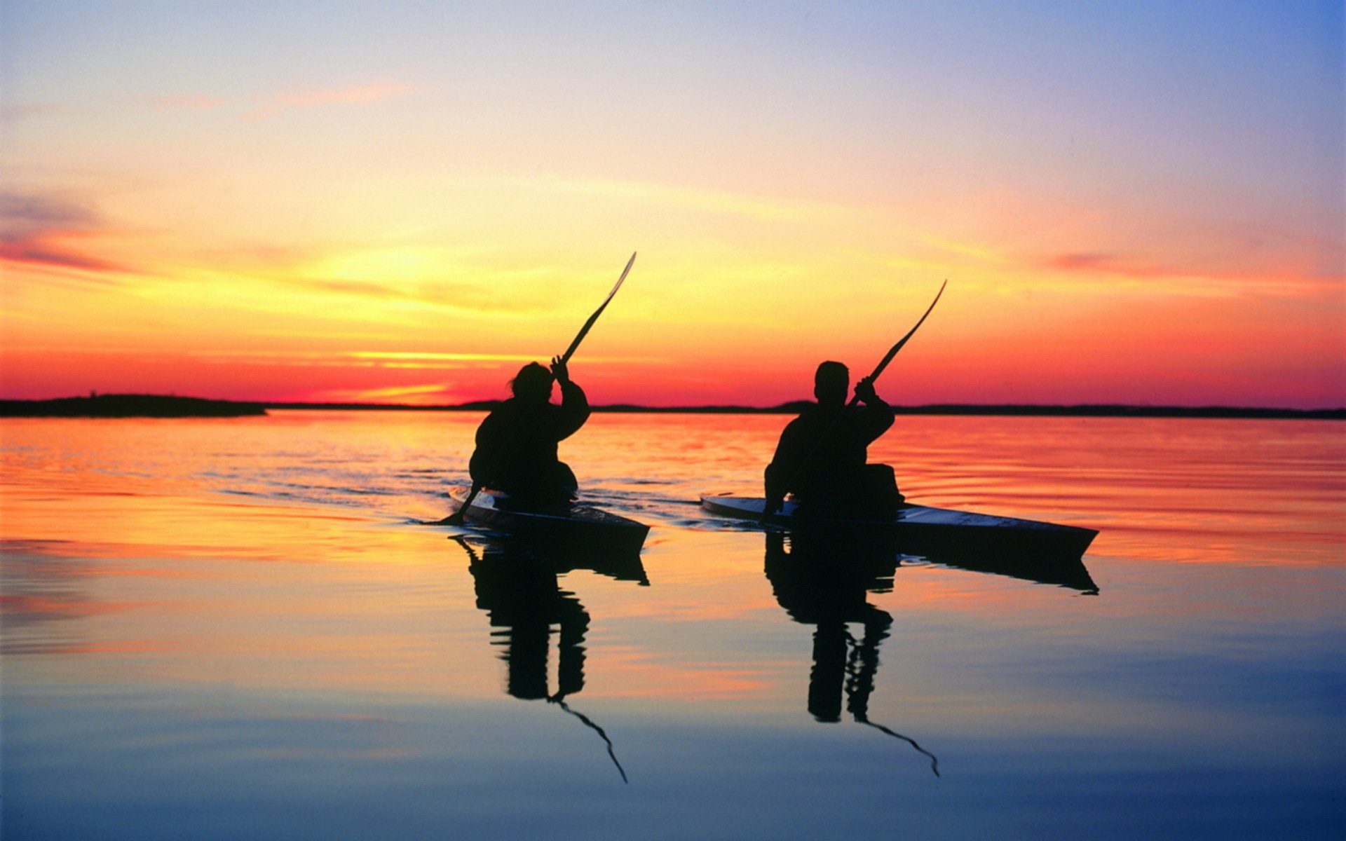 lago tramonto barche