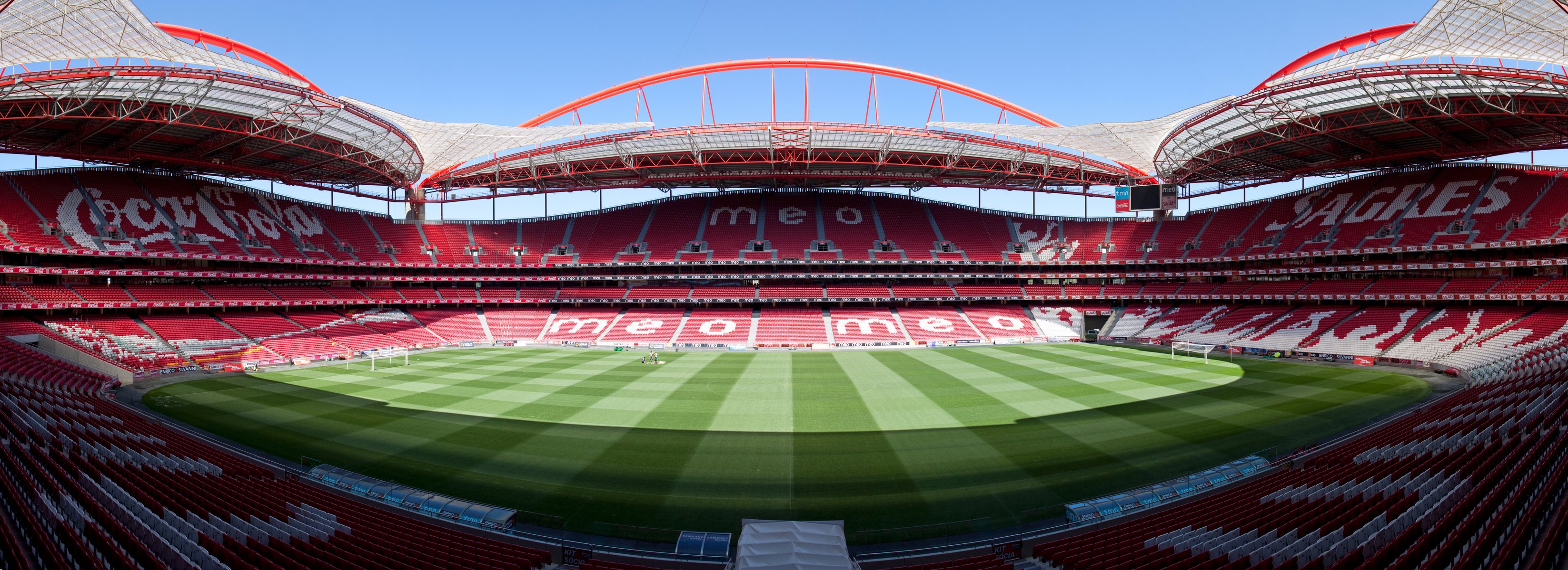 город лиссабон португалия фото панорама эштадиу да луж стадион estádio da luz трибуны поле газон трава