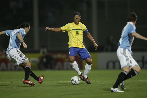 Jugador de la selección brasileña de fútbol Ronaldinho